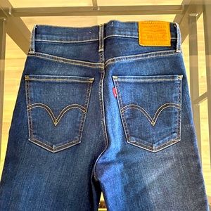 NWOT - LEVIS Mile high super skinny